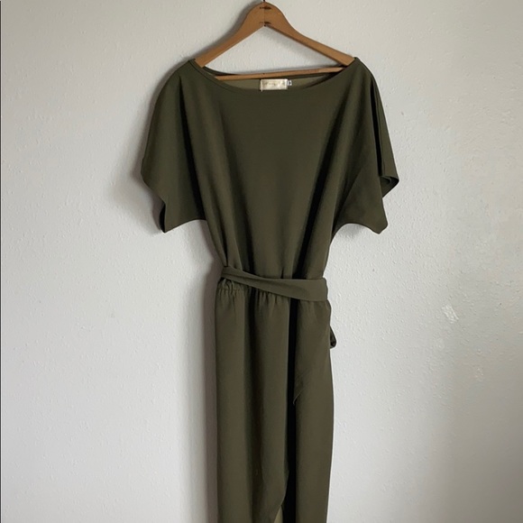 Dresses & Skirts - Olive green dolman belted dress